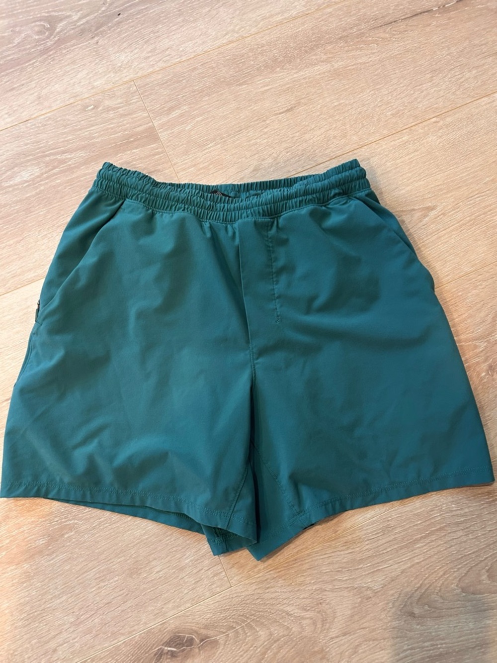 Lululemon men’s teal pace breaker shorts 5 inch size small